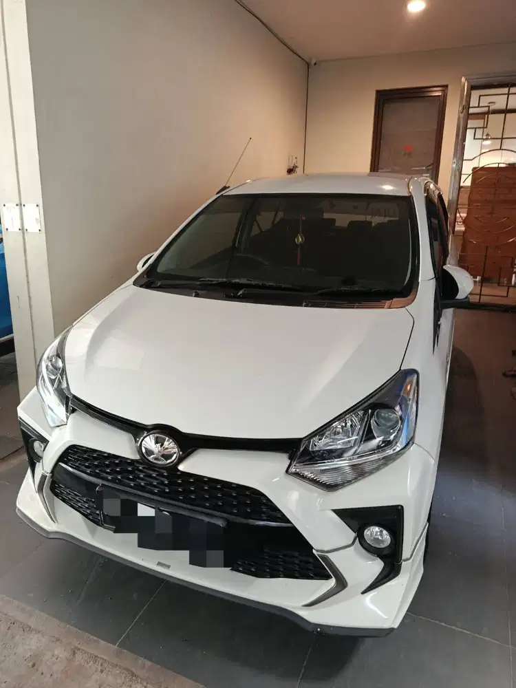 Tangan pertama & termurah Toyota Agya GR Sport putih 2022