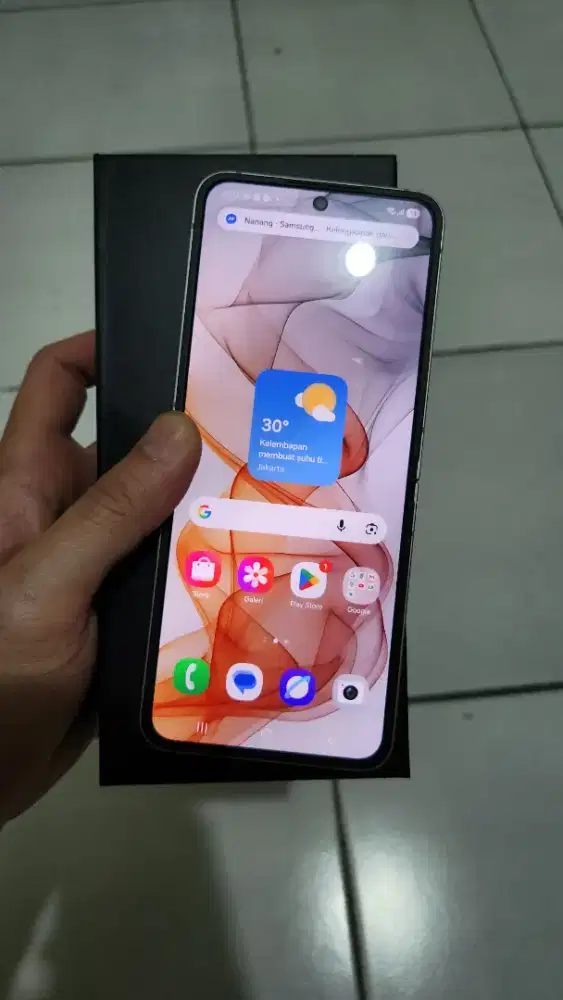 Samaung Z Flip 6 256GB Silver Shadow Mulus 99% Like New