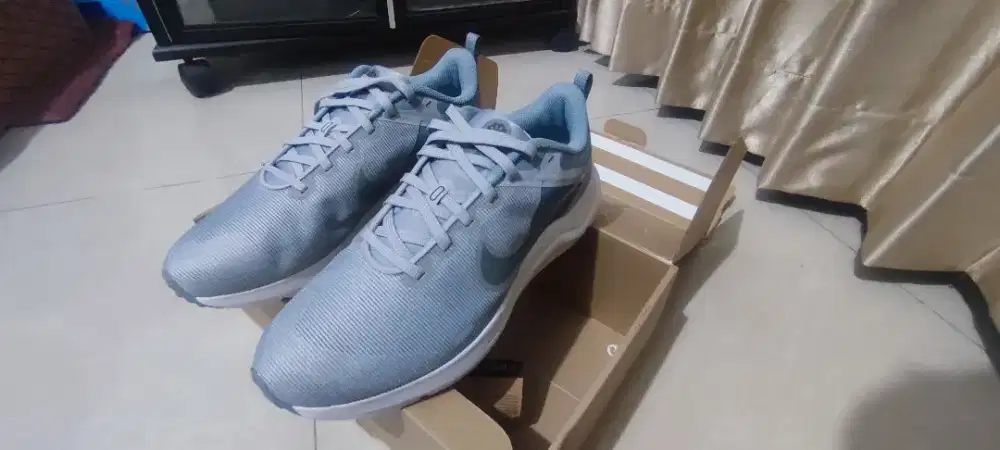 SEPATU NIKE DOWNSHIFTER 12 SMOKE GREY