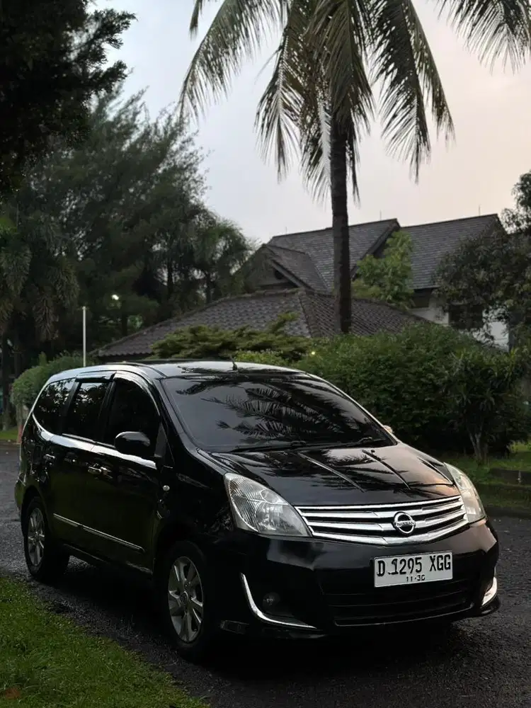 Nissan Grand livina XV 2013 AT hitam