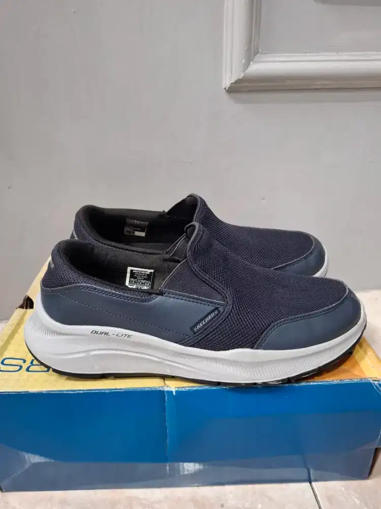 Sepatu skechers 43/28cm