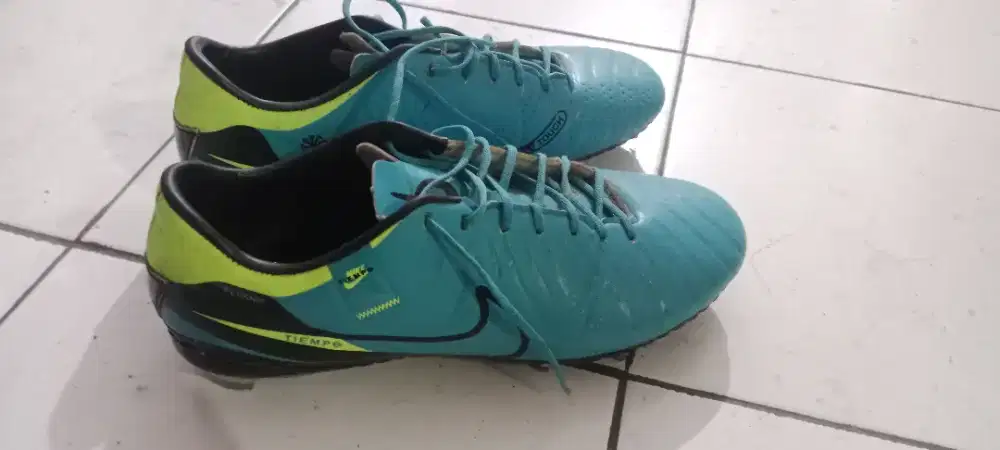 Sepatu bola Nike Tempo Size 43