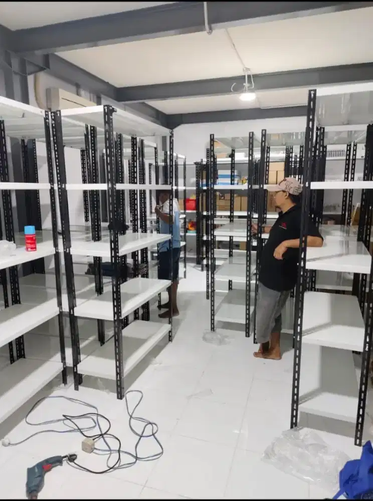 Rak besi siku lubang ramping