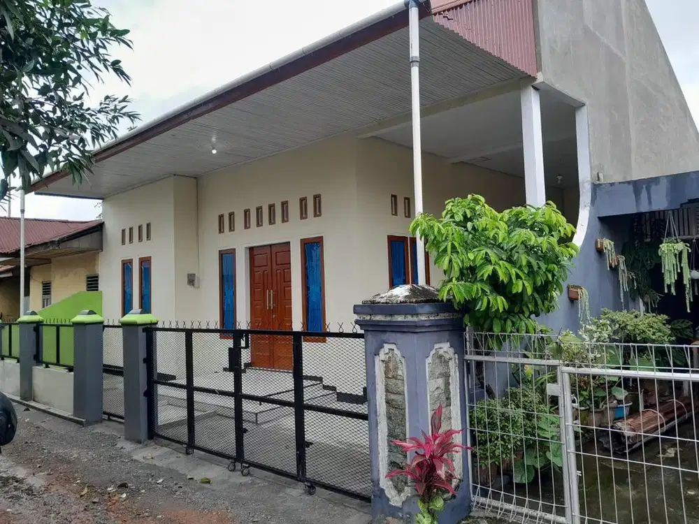 Disewakan Rumah Nyaman Siap Huni - Lokasi Strategis