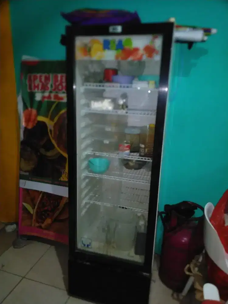 Chiller showcase besar