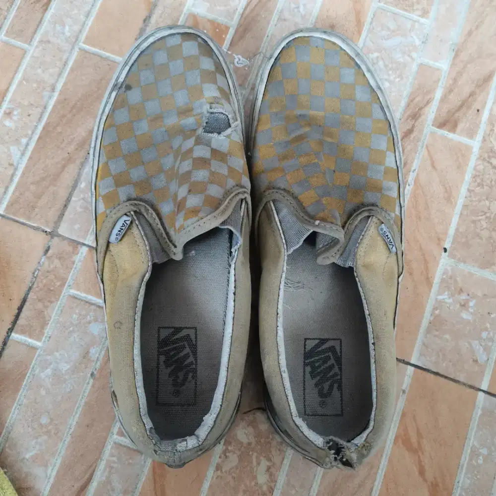 662. SEPATU VANS TEMPUR SLIP ON KUNING KOTAK KOTAK SIZE 41 PRELOVED