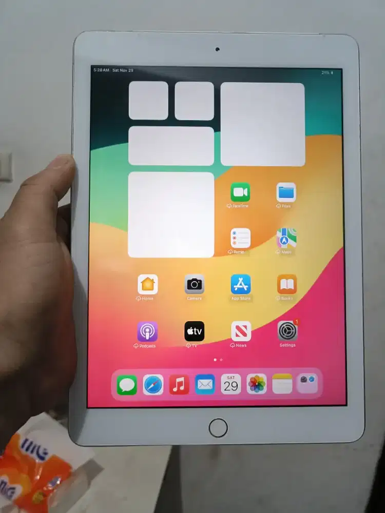 iPad Gen 6 32gb 2018 Wifi only batangan  ex iBox resmi batangan normal