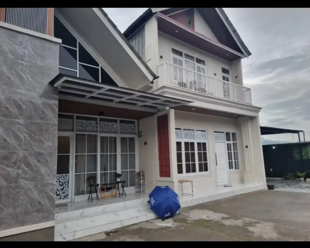 Di jual villa cantik dikaki bukit jalan besar rumah besar dan luas