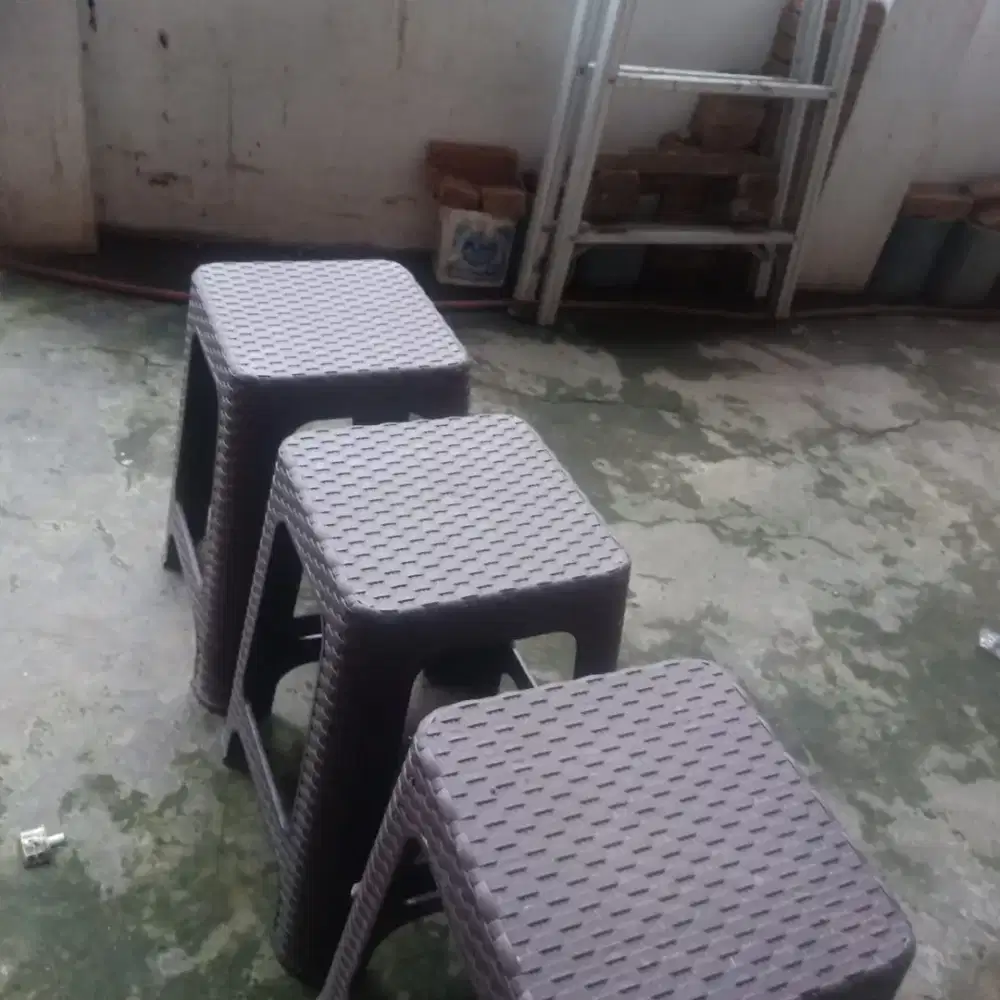 Jual cepat Kursi rotan plastik isi 9 unit harga bisa nego