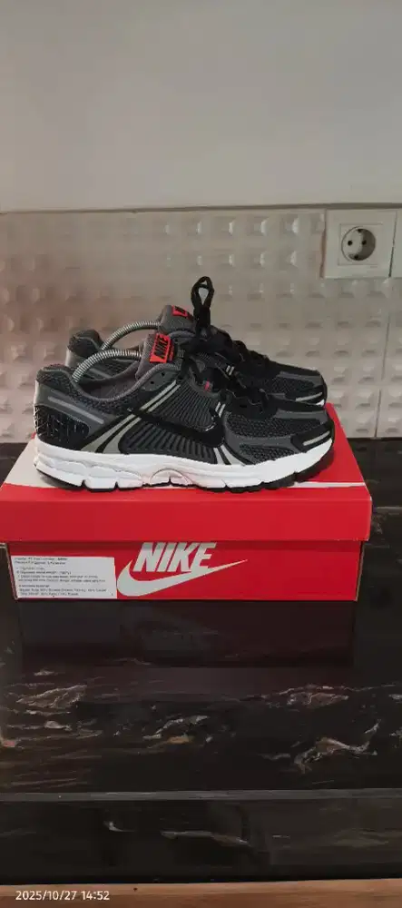 Nike zoom vomero 5 Size 42.5