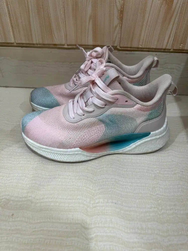 Dijual Cepat Sepatu Hush Puppies ( Like new! )