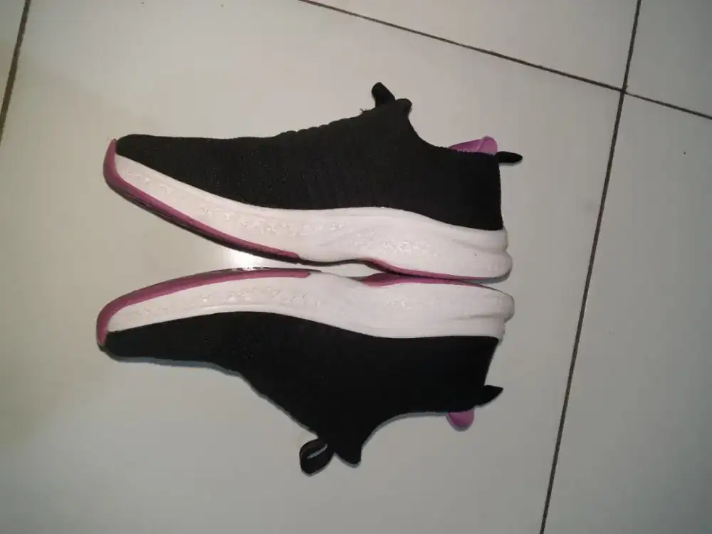 Sepatu Skechers anak cewek