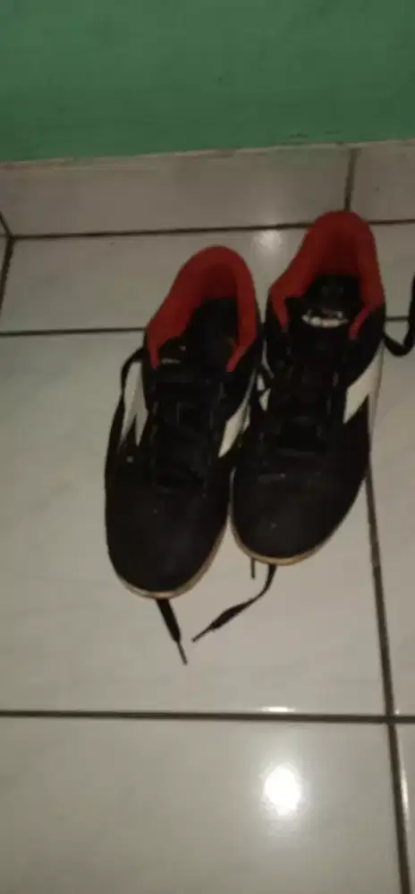 Sepatu diadora bekas murah