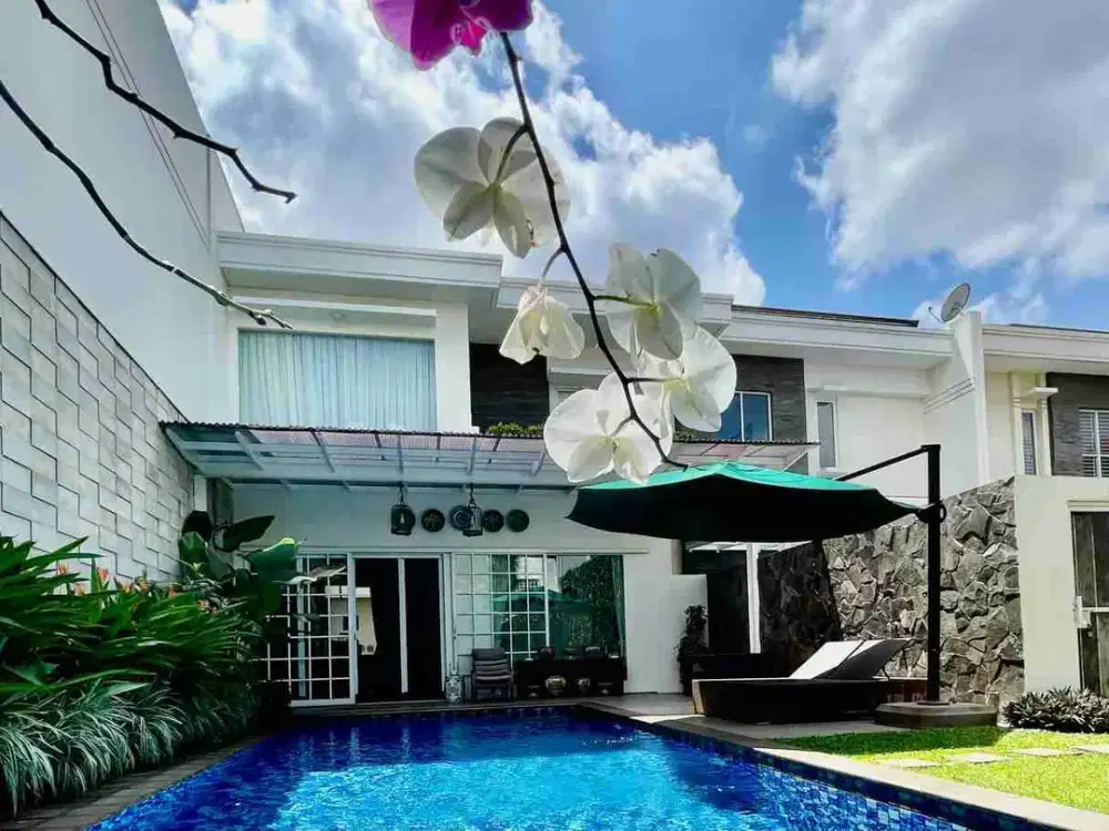 Dijual rumah taman asri+kolam renang private townhouse di mampang semifurnished
