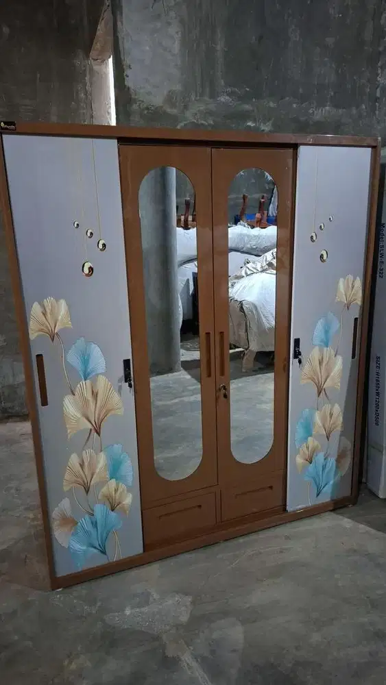 LEMARI PAKAIAN (BESI) 4 Pintu, SLIDING