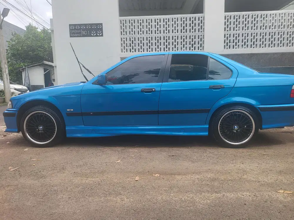 BMW 318i 1997 Bensin