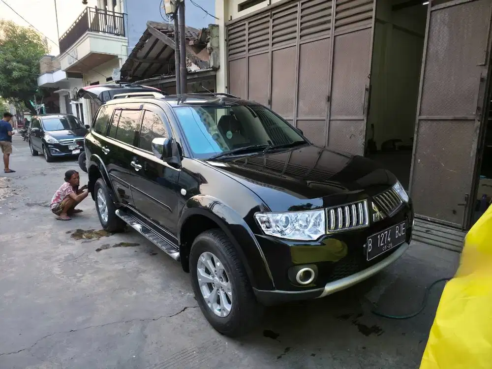 Mitsubishi Pajero Sport Exceed Diesel Solar Matic AT Tahun 2011. 2010
