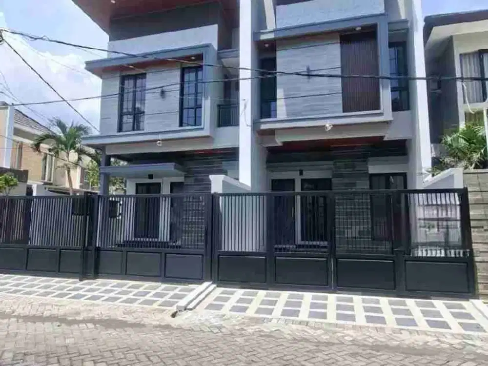 Rumah Gress di Jln Utama Manyar Jaya, Surabaya timur
