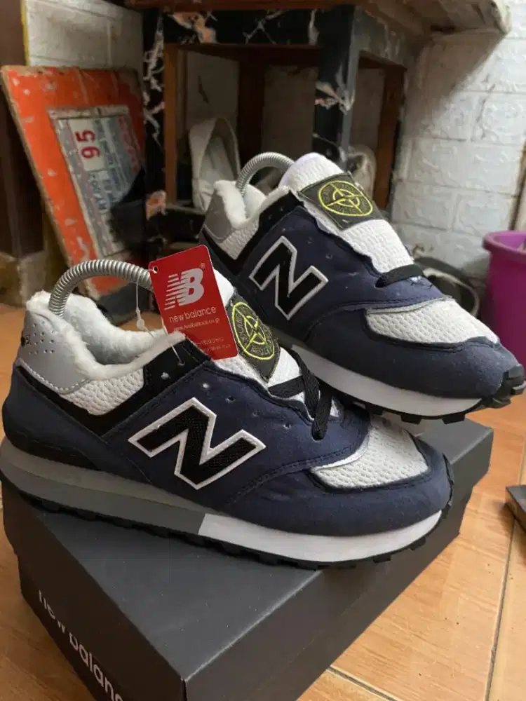 SEPATU NB 574 X STONE
