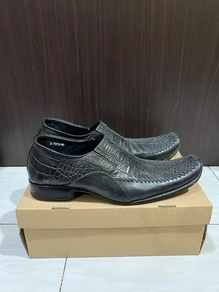 SEPATU PANTOFEL LIKE NEW SIZE 45/46