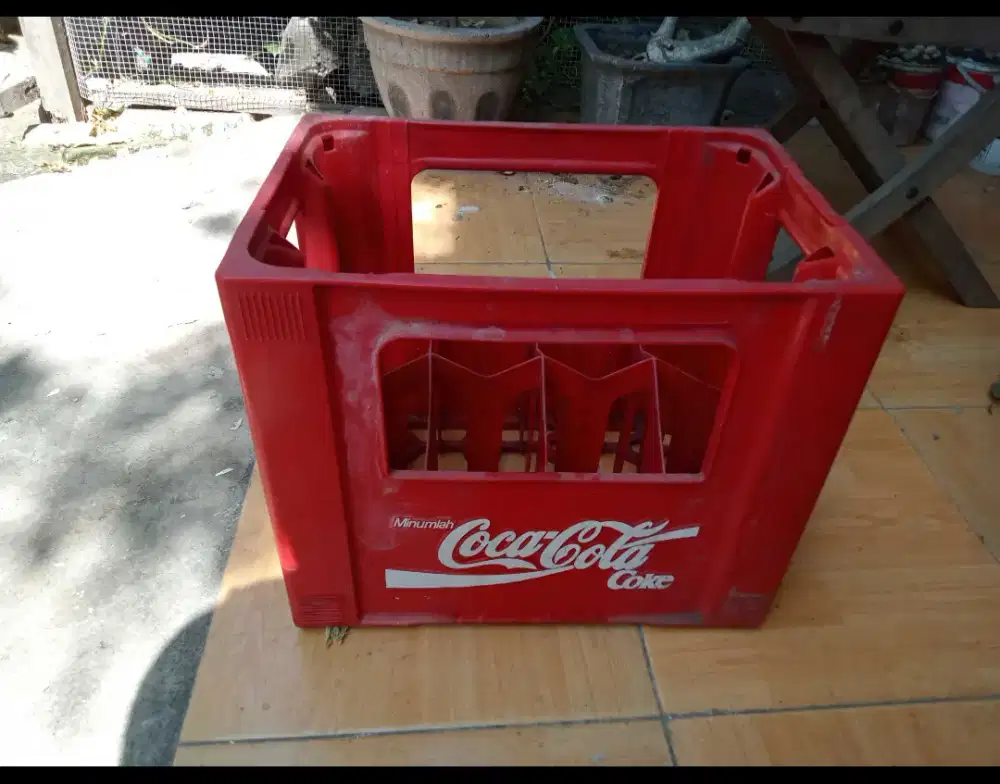 Tempat botol minuman soft drink