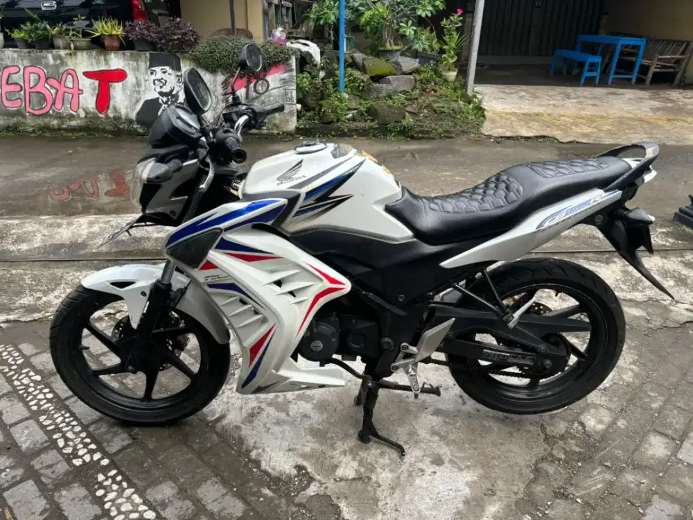CB 150 R thn 2014 plat B jakarta