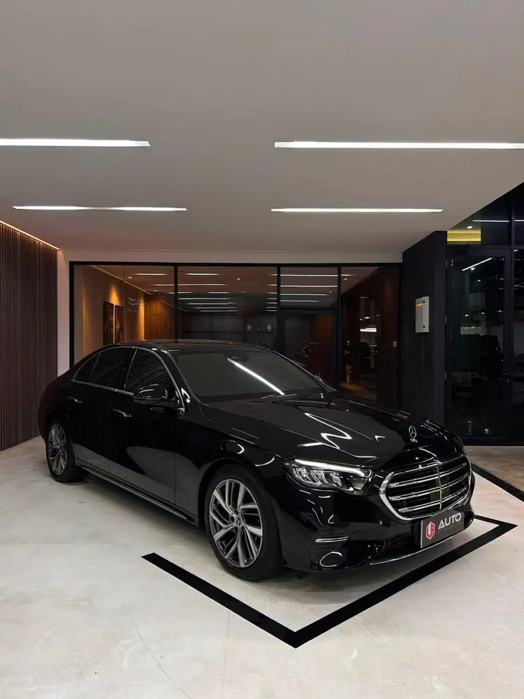 Mercedes Benz E200 Exclusive Line 2025 Hitam Km4rb B1503SAT Nik 2024