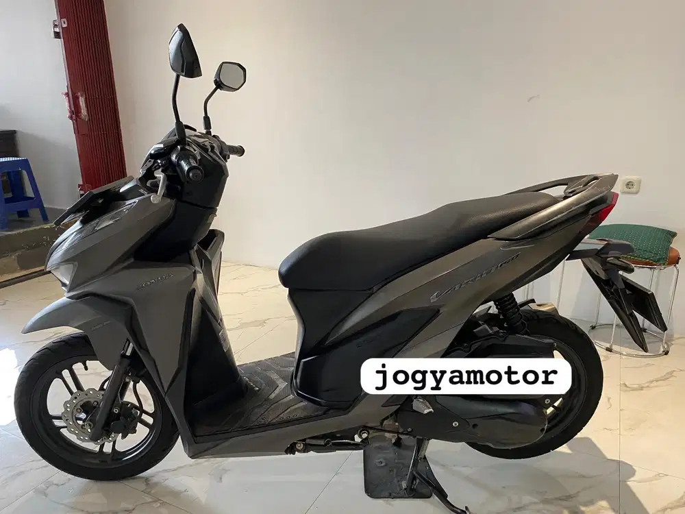 (B) honda vario 150 cc 2020