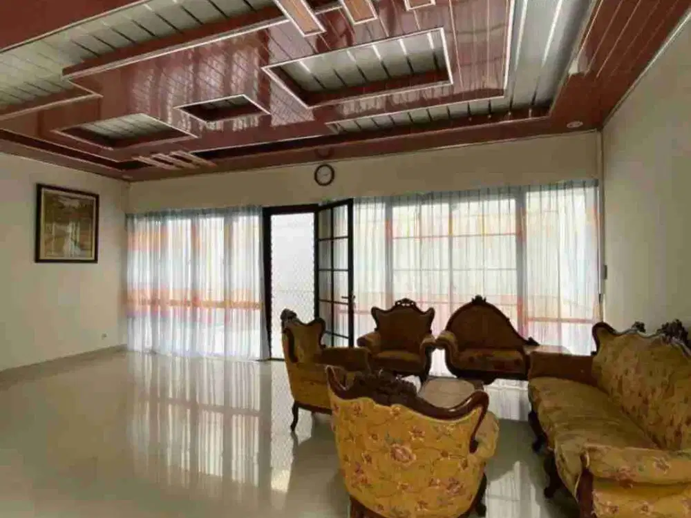 Disewakan Rumah Babatan Pantai 2 lantai