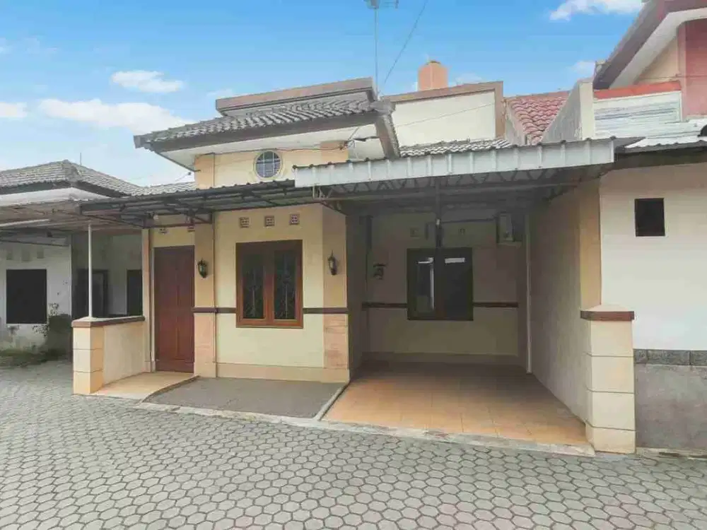 Di jual rumah bersih blk Holand bakery palur 5 menit UNS - RS Muwardi