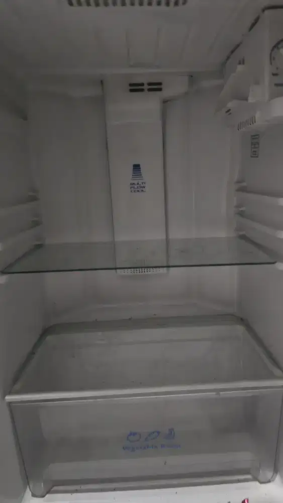 kulkas merk AQUA 2 pintu (bekas)