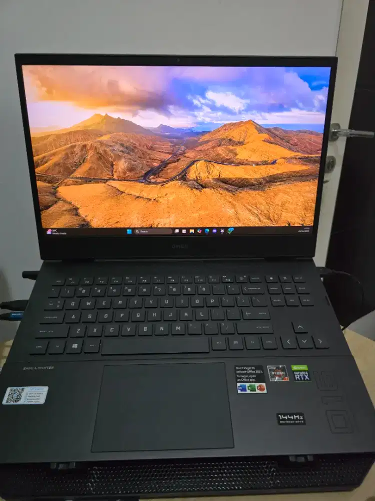 HP Omen 16 32GB RAM + R7 5800H + RTX 3070
Layar + 1.5TB M2 144Hz