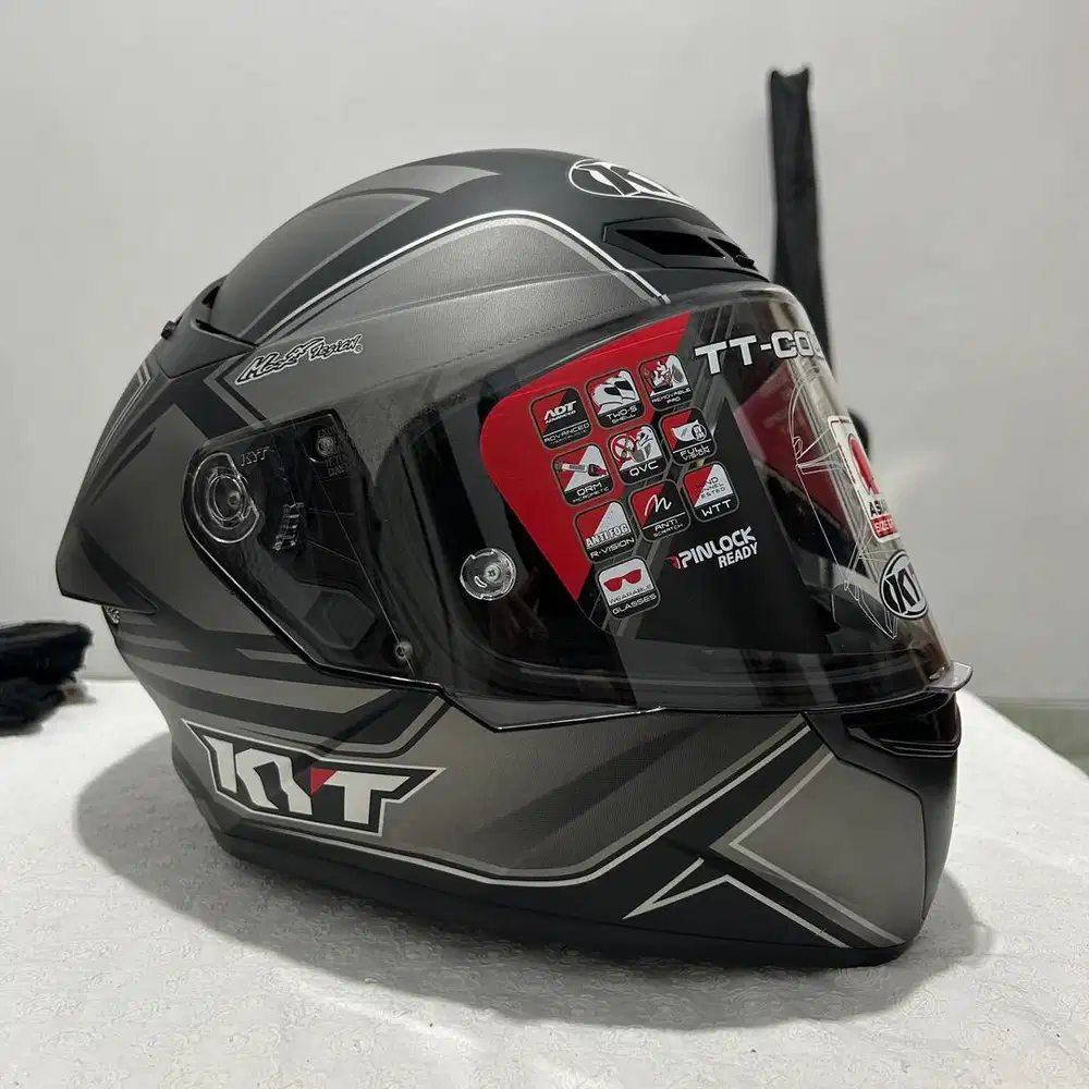 KYT TT Course Size M Like New TTC