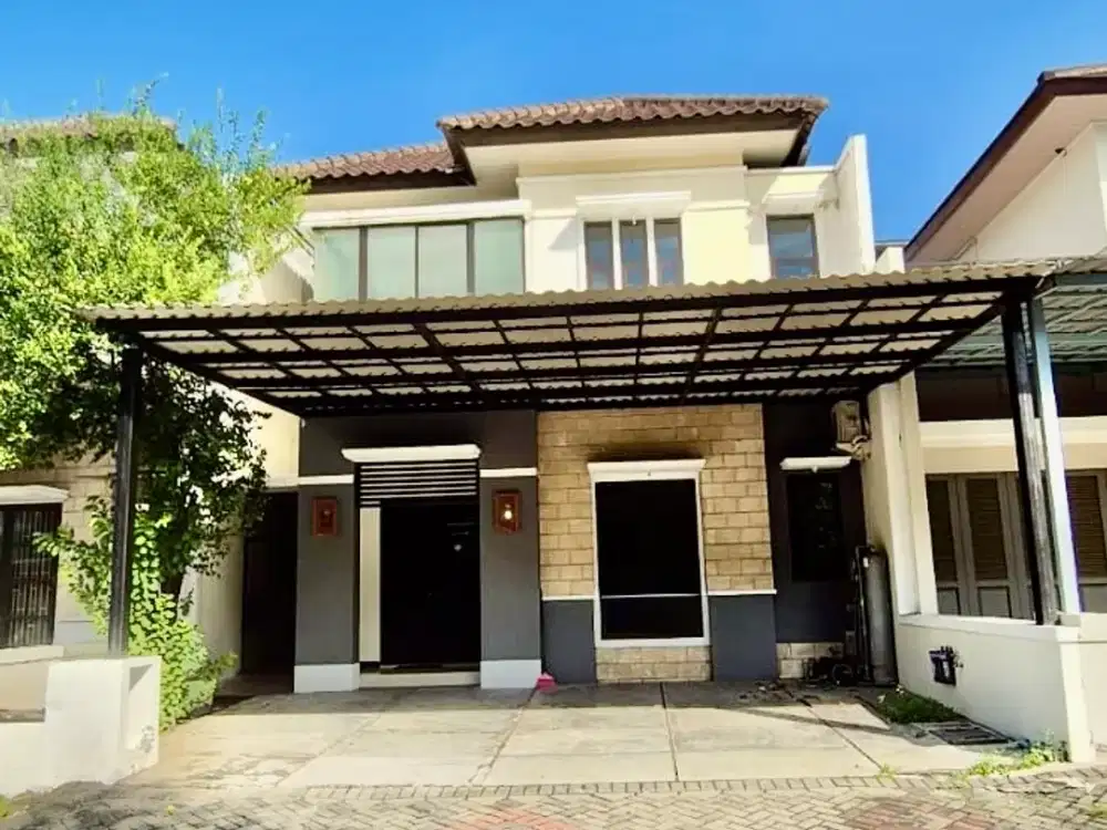 DISEWAKAN RUMAH ROYAL RESIDENCE 2LT 4KT SEMI FURNISH BAGUS WIYUNG