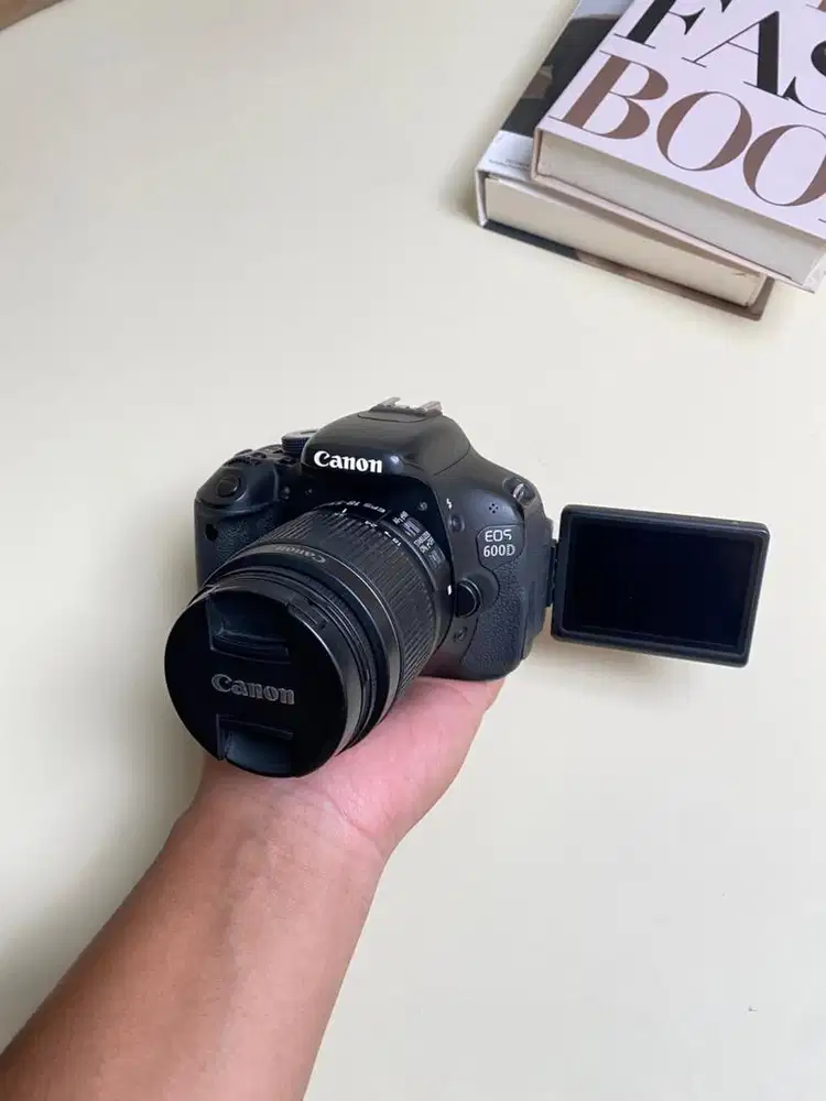 Canon 600d layar flip murah