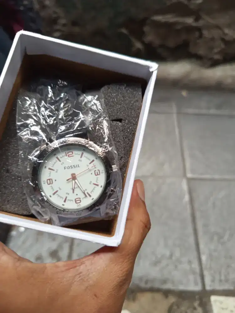 Jam tangan masih baru fullset