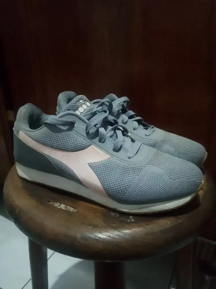 Sepatu Diadoraa