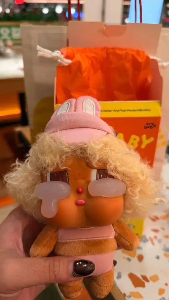 Popmart Crybaby Vacation Full Sail