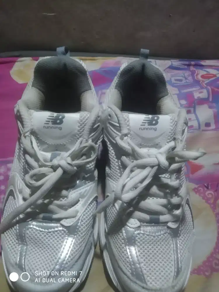 sepatu runinng New balance