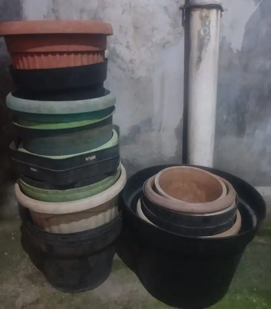 Pot tanaman ada 25 pcs berbagai ukuran jual semua tinggal pakai