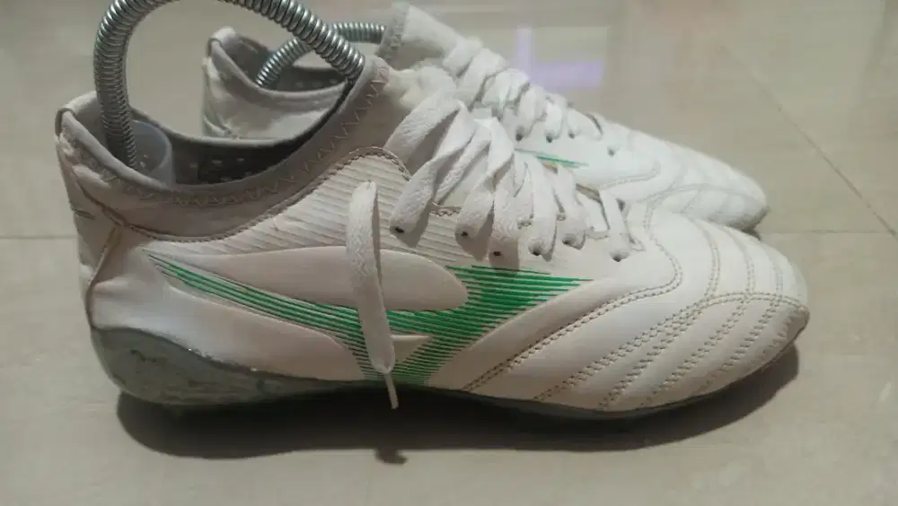 Sepatu Bola Mizuno No 43