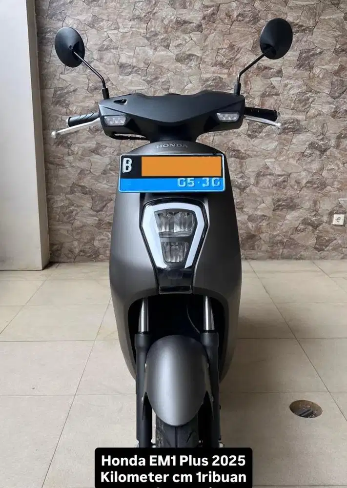 Honda EM1 Plus 2025