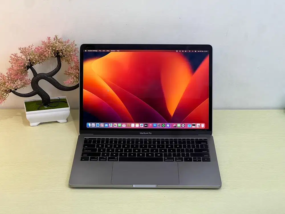 MacBook Pro 2017 i5 8/256 GB Two Thunderbolt Mulus No Minus
