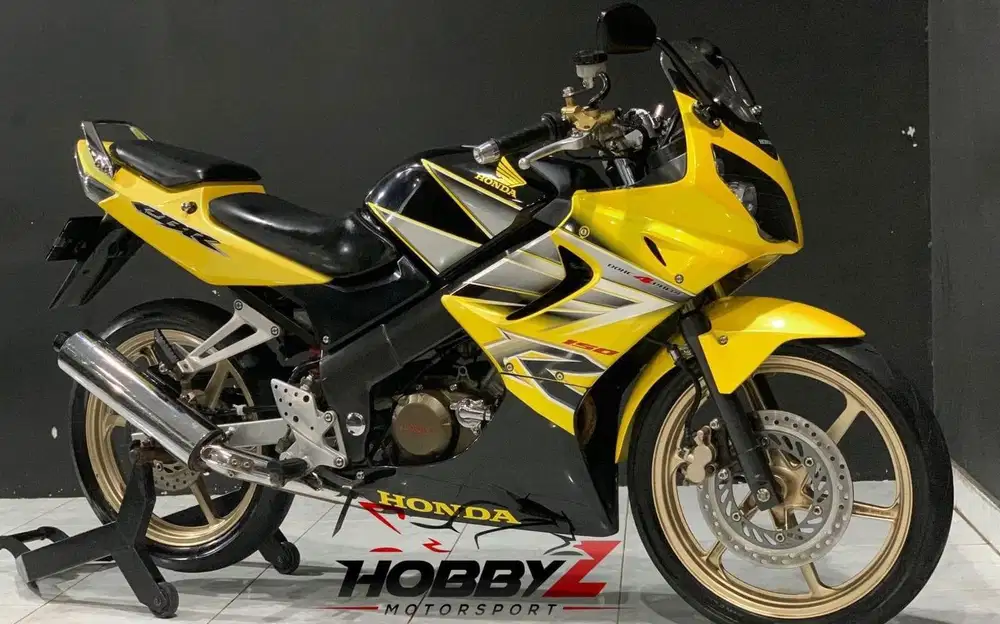 Honda cbr 150 R cbu thailand 2005 kuning,no repaint list ori,no ninja