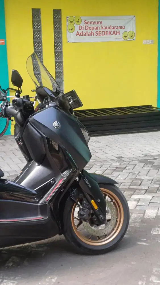 Xmax Connected ABS 2024