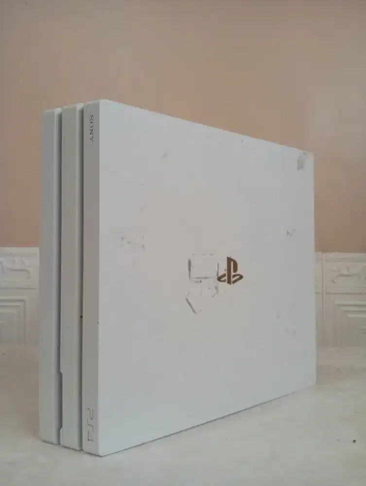 PlayStation 4 Pro Putih 1TB H.3E.N