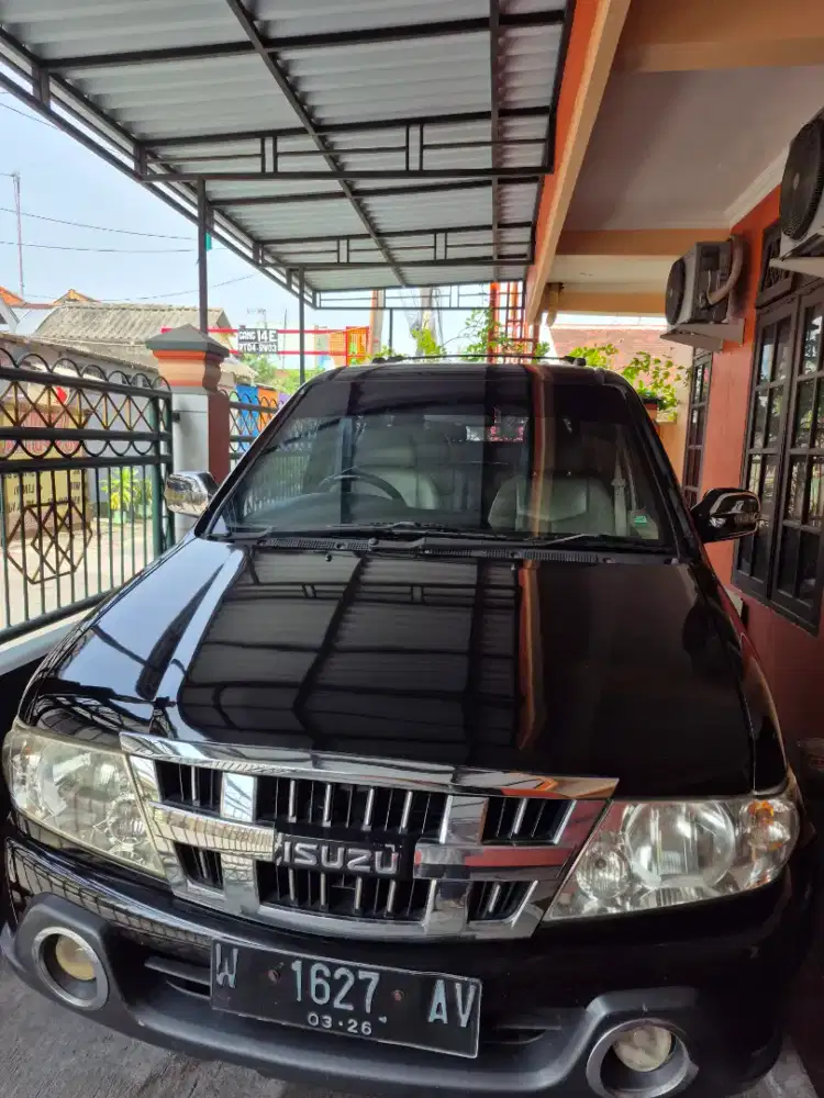 JUAL ISUZU PANTHER 2.5 MT 2014