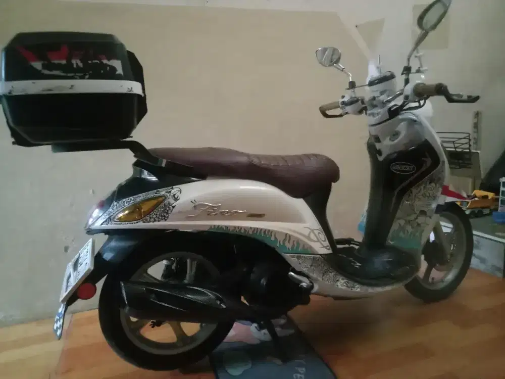 Fino 125 premium putih.