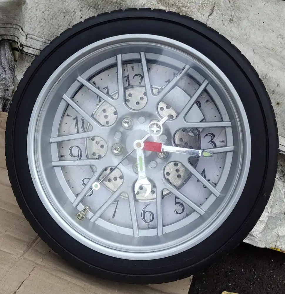 Jam dinding hiasan garasi jual murah barang normal warna lampu berubah