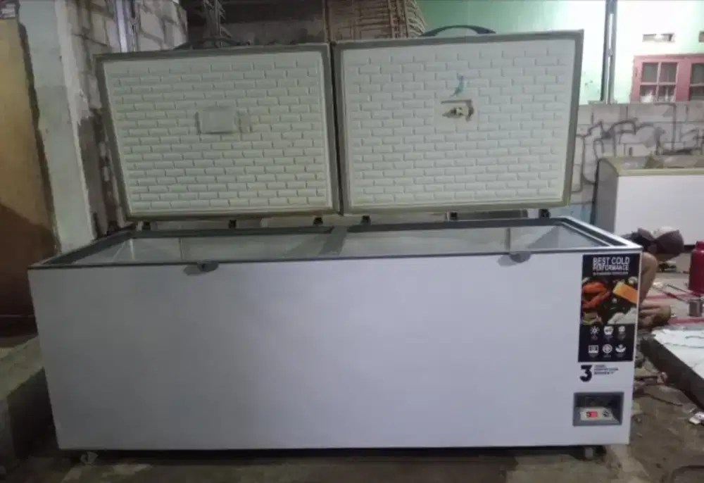 Freezer bok 1200 liter merek GEA